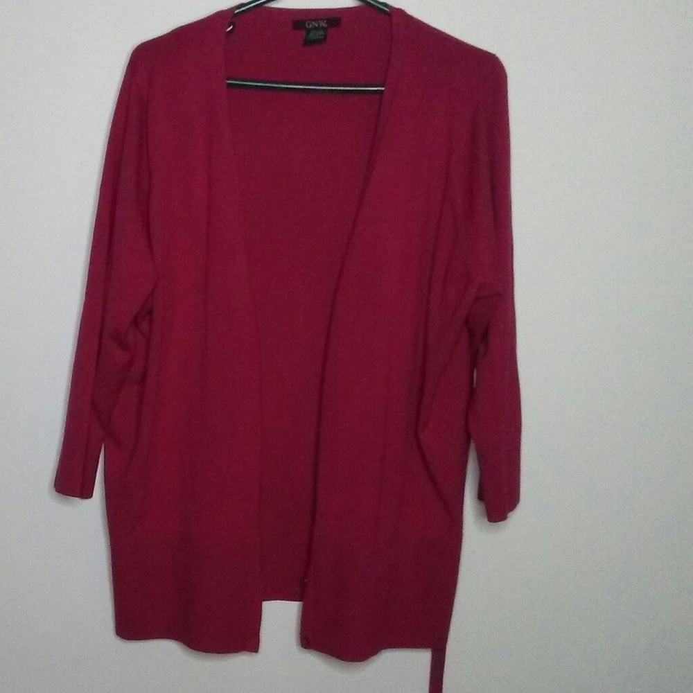 Exellent used condition GNW Sweater Size 2X Red